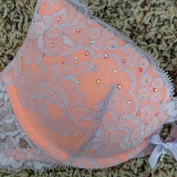 Victoria's Secret Push Up Bra - Picture 4 of 8